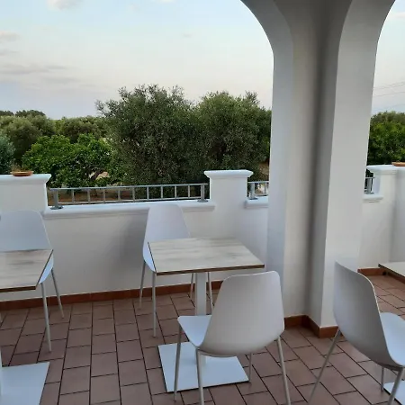 Shekhinah Restaurant 住宿加早餐酒店 玛鲁吉奥