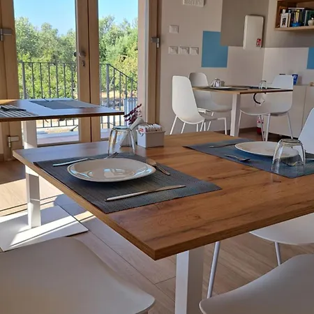 Shekhinah Restaurant 住宿加早餐酒店 玛鲁吉奥