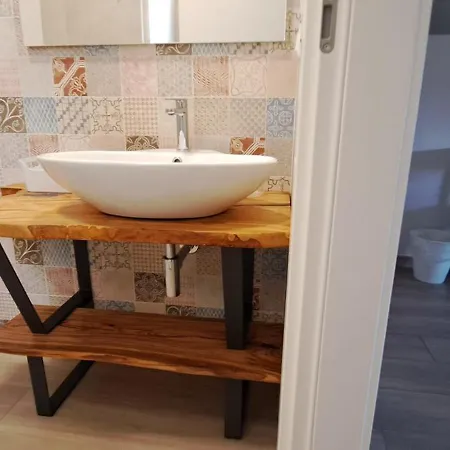 ベッド・アンド・ブレックファスト Shekhinah Restaurant マルッジョ